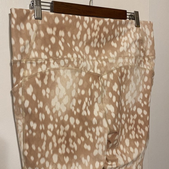 Fabletics Plus Size Oasis Pure Luxe 7/8 Leggings - Picture 8 of 12